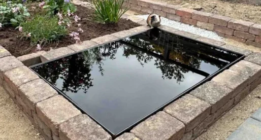 Spejlbassin i haven – et roligt vandelement med stor effekt